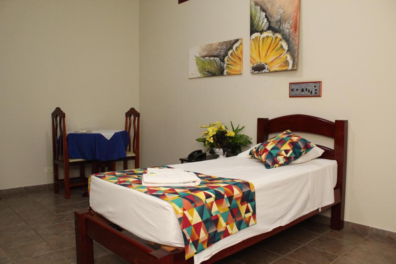Grandes Lagos Park Hotel Jales 外观 照片