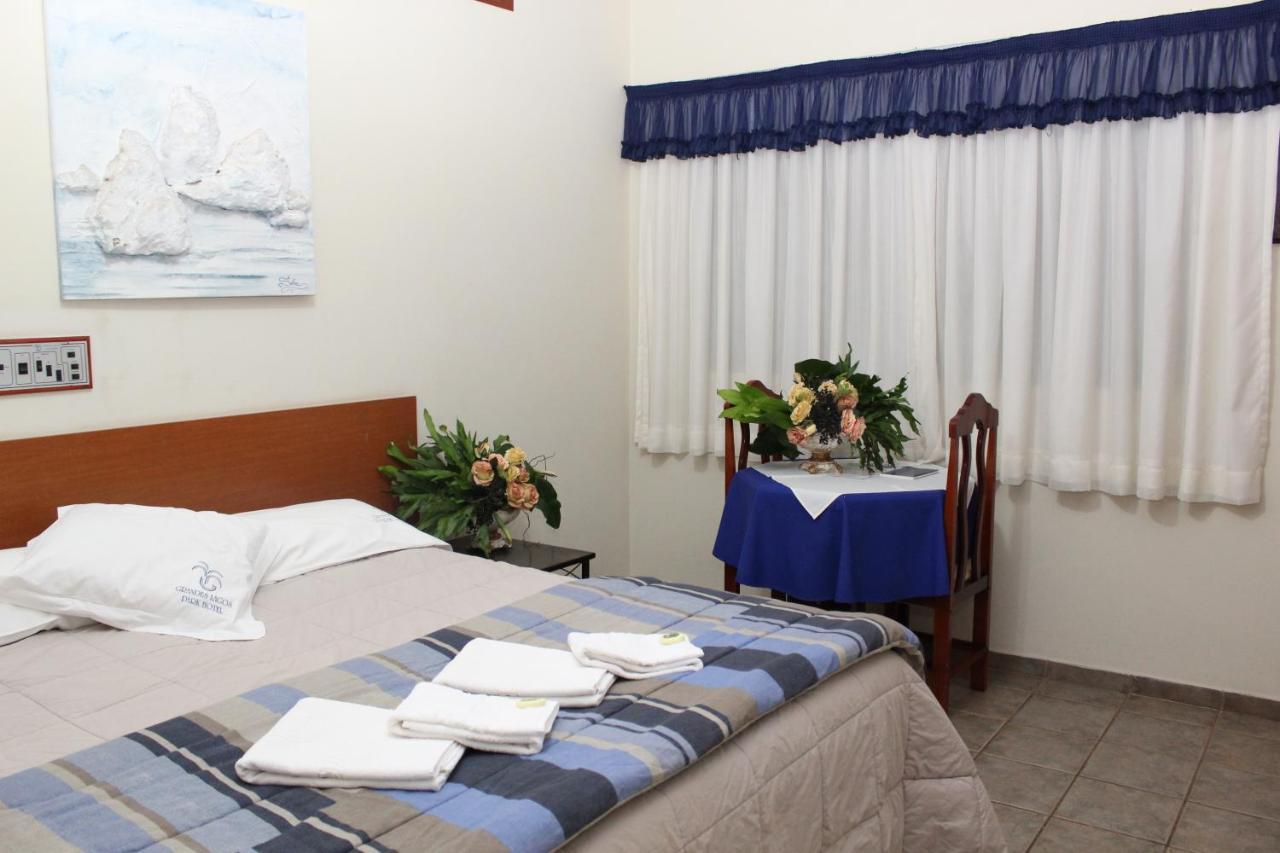 Grandes Lagos Park Hotel Jales 外观 照片